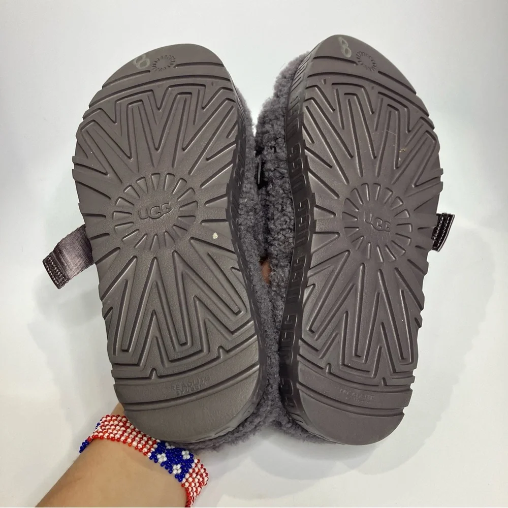UGG Fluffita platform slip on sandals women’s size 8 purple casual trendy Sherpa